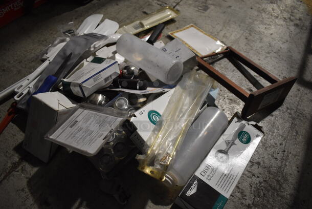 ALL ONE MONEY! Crate of Various BRAND NEW Items Including Dishers and Poly Spatulas - Image 5 of 6