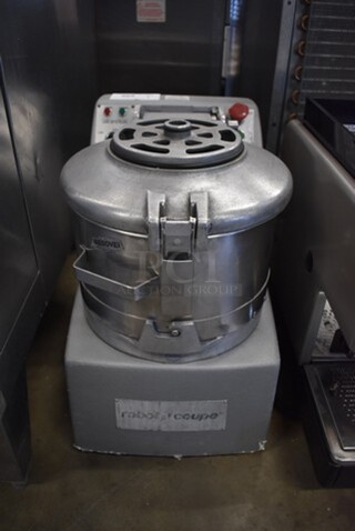 Robot Coupe R10 Metal Commercial Countertop Food Processor w/ Blade. 208-230 Volts, 1 Phase. 14x25x21