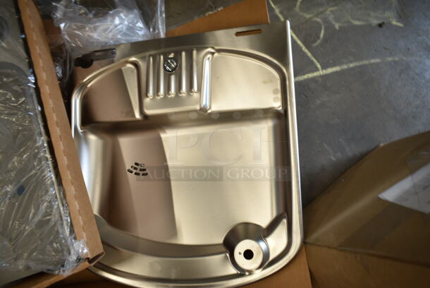 BRAND NEW SCRATCH AND DENT! Zurn Elkay EZSTLDWS_1G ezH20 8 GPH Light Gray Hands-Free Filtered Bottle Filling Station with Drinking Fountain - Image 3 of 7