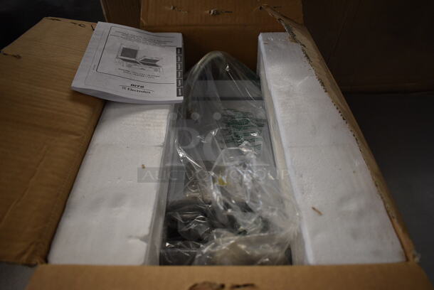 BRAND NEW IN BOX! Electrolux Model DGR-10 Stainless Steel Commercial Countertop Panini Press. 120 Volts, 1 Phase. - Image 2 of 6
