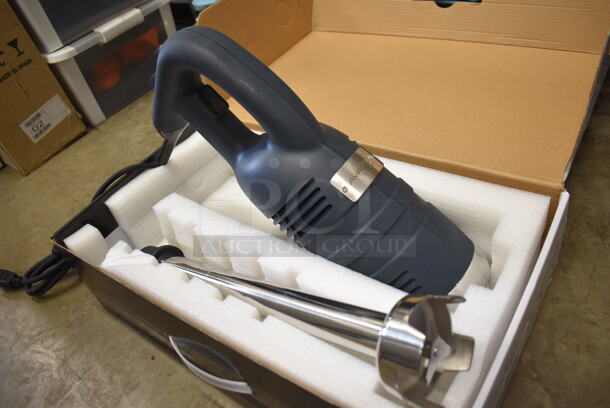 BRAND NEW SCRATCH AND DENT! AvaMix 928IBHD16 Stainless Steel Commercial 16" Shaft Immersion Blender. 120 Volts, 1 Phase. Tested and Working! - Image 4 of 8