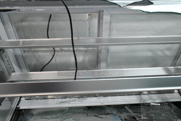 BRAND NEW SCRATCH AND DENT! Avantco BC-48-HC 48" Curved Glass White Refrigerated Bakery Display Case. 115 Volts, 1 Phase. See Pictures for Broken Glass. Tested and Working! - Image 7 of 7