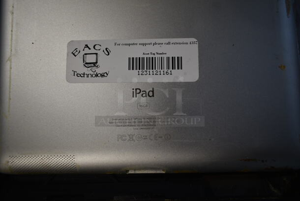 Apple A1416 iPad. 16 GB. See Pictures for Damage To Screen. - Image 4 of 4