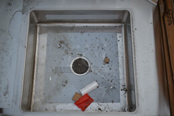 BRAND NEW SCRATCH AND DENT! Regency 600DDT36L 16 Gauge 3' Soiled / Dirty Dish Table - Left Drainboard - Image 5 of 7