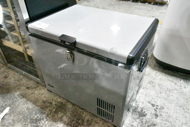 BRAND NEW SCRATCH AND DENT! Whynter FM-45G Metal Commercial 45 Quart Portable Fridge/Freezer Chest. 115 Volts, 1 Phase. Tested and Working! - Image 3 of 8