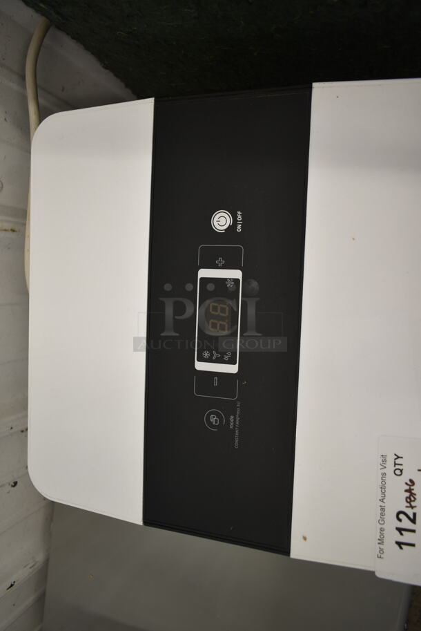 BRAND NEW SCRATCH AND DENT! Pelonis PAP08R1BWT Portable Air Conditioner w/ Original Accessories. 8,000 BTU. 115 Volts, 1 Phase. Tested and Working! - Image 4 of 7