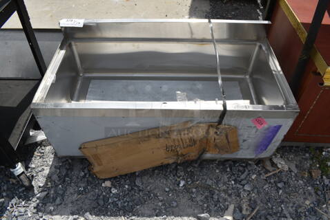 BRAND NEW SCRATCH AND DENT! Stainless Steel Commercial Ice Bin. 