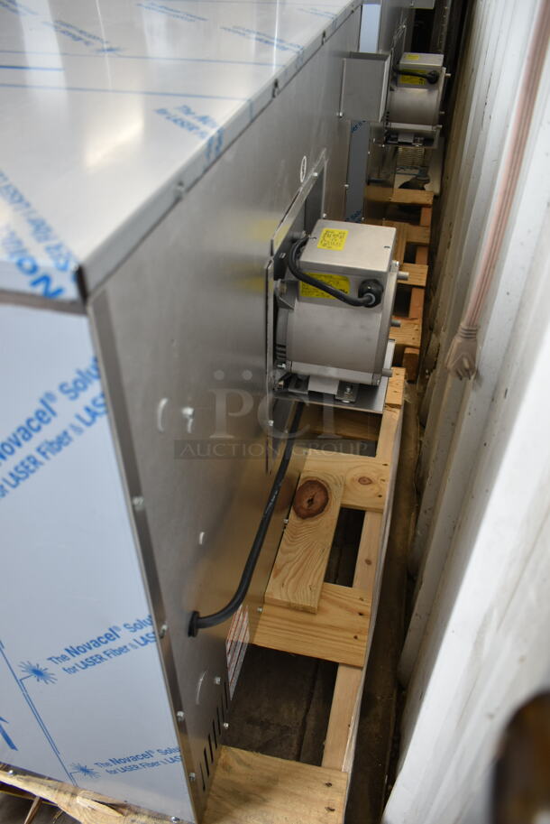 BRAND NEW SCRATCH AND DENT! Vulcan VC5ED ENERGY STAR Stainless Steel Commercial Electric Powered Full Size Convection Oven w/ View Through Doors, Metal Oven Racks and Thermostatic Controls. 240 Volts, 3/1 Phase. Tested and Working! - Image 4 of 5