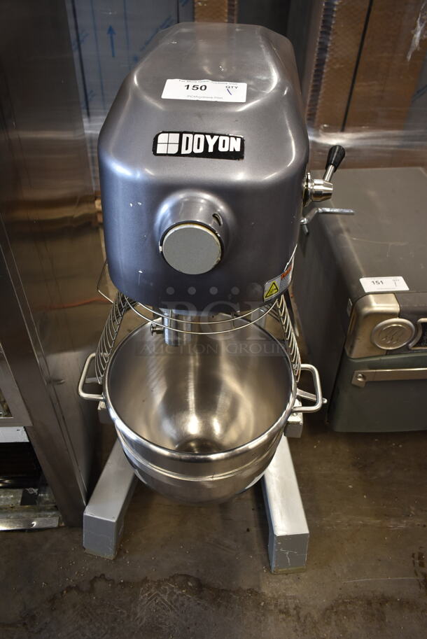 2016 Doyon EM30 Metal Commercial Floor Style 30 Quart Planetary Dough Mixer w/ Stainless Steel Mixing Bowl and Bowl Guard. 120 Volts, 1 Phase. Tested and Powers On But Parts Do Not Move - Image 3 of 7