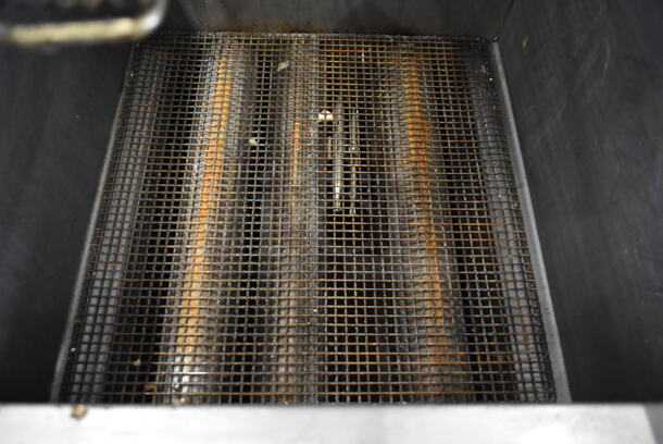Cook Rite ATFS-40 Stainless Steel Commercial Floor Style Natural Gas Powered Deep Fat Fryer w/ 2 Metal Fry Baskets. 102,000 BTU. - Image 4 of 7