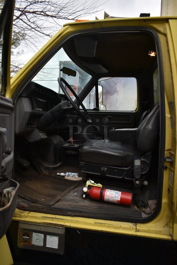 2005 Ford F Series 26' Forklift Rated Box Truck. Odometer Reads 342,440. VIN 1FDXF80E75VA32744. GVWR 33,000 Pounds. All Mains Systems are Working Including Air Brakes and Air Conditioning. Vehicle Runs and Drives! Title In Hand! See Lot 4 For Additional Pictures. - Image 9 of 12