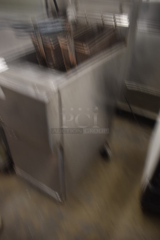 Pitco 45C+SS Commercial Stainless Steel Natural Gas Floor Fryer With 2 Fryer Baskets On Commercial Casters. 122,000 BTU.  - Image 3 of 5