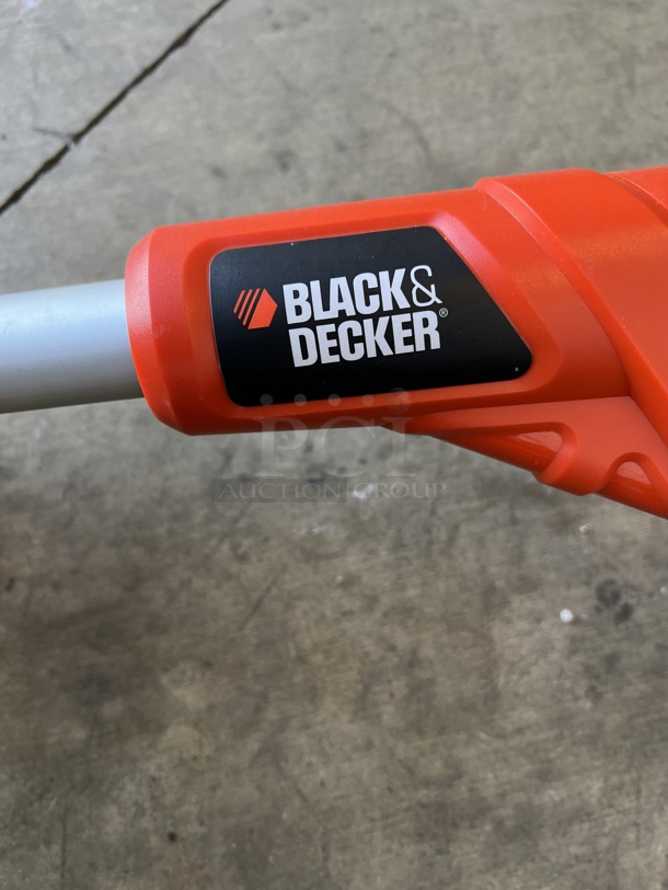 Black & Decker Battery Powered Weed Whacker. Does Not Come w/ Battery. 48" - Image 5 of 7