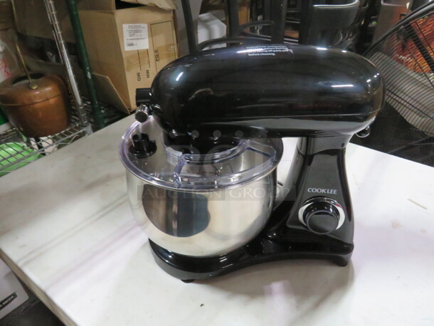 One Cook Lee 8.5 Quart Stand Mixer With Bowl, Guard, Hook, Paddle, And Whip. #SM-1522NM