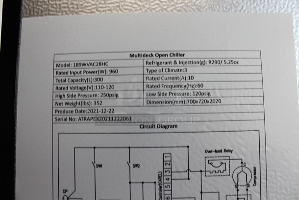 BRAND NEW SCRATCH AND DENT! Avantco 189WVAC28HC Metal Commercial Reach In Grab N Go Merchandiser w/ 4 Metal Shelves. See Pictures for Broken Glass Pane. 110-120 Volts, 1 Phase. Tested and Working! - Image 10 of 11