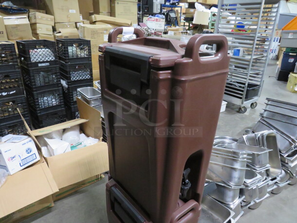 One Cambro Drink Transport/Dispenser.  #UC500. - Image 4 of 4