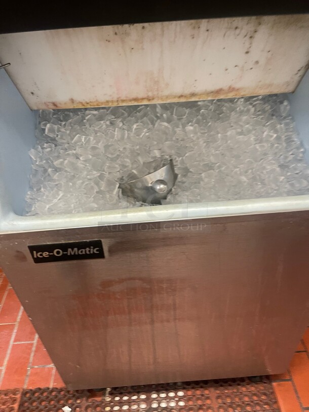 Working! Hoshizaki KML-351-MAH 400 Lb per Day Commercial Ice Machine Maker With Ice Bin 115 Volt NSF Tested and Working! - Image 7 of 10