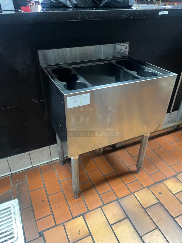 Clean! Krowne Metal 18-24-7 Silver Series 24 inch Ice Bin with Cold Plate - Image 2 of 7