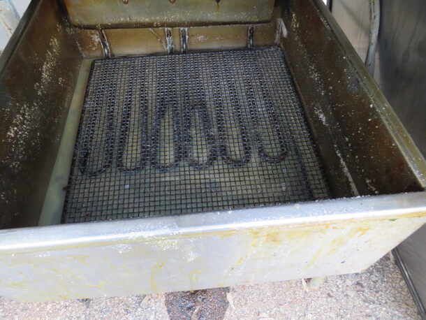 One Oil Filtration. 21X28X18 - Image 3 of 3