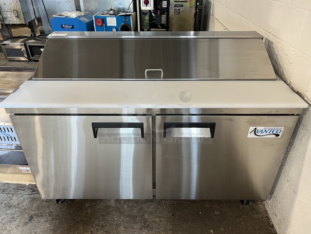 BRAND NEW SCRATCH AND DENT! Avantco Model 178APT60HC Stainless Steel Commercial Sandwich Salad Prep Table Bain Marie Mega Top on Commercial Casters. 115 Volts, 1 Phase. 60.5x30.5x38. Tested and Working!