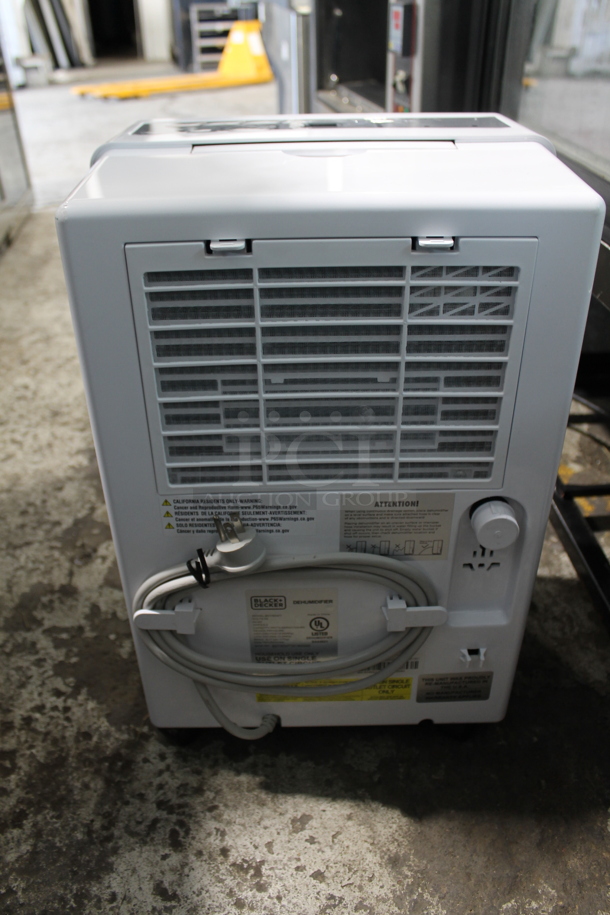 BRAND NEW SCRATCH AND DENT! Black & Decker BDT50WT 50 Pint Dehumidifier with Continuous Drain. 115 Volts, 1 Phase. Tested and Working! - Image 5 of 7