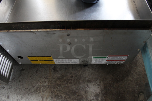 LATE MODEL! Vulcan VCRG24-T1 Stainless Steel Commercial Countertop Natural Gas Powered Flat Top Griddle.  - Image 4 of 5
