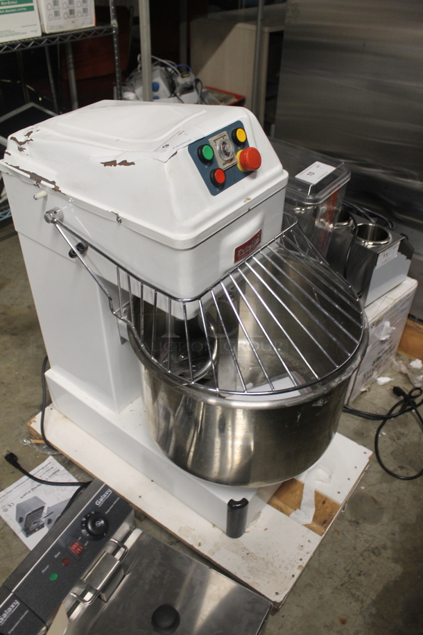 LIKE NEW! Estella 348SM80 Metal Commercial 40 Quart / 60 Pound Two-Speed Spiral Dough Mixer w/ Stainless Steel Mixing Bowl, Bowl Guard and Dough Hook. 240 Volts. Unit Has Only Been Used a Few Times! Tested and Working! - Image 2 of 8