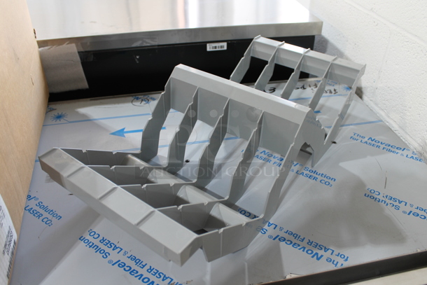 Box of 4 BRAND NEW! Cambro CSDR84151 Camshelving Gray 8 Slot Drying Cradle - Image 3 of 5