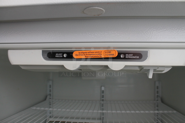 General Electric GE GTS18DBPXRWW Metal Cooler Freezer Combo. 115 Volts, 1 Phase. Tested and Working! - Image 3 of 5