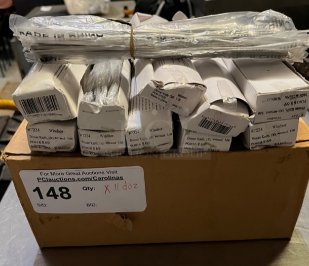 Windsor Dinner Knives, 11 Dozen, 11 x Bid - Image 1 of 2