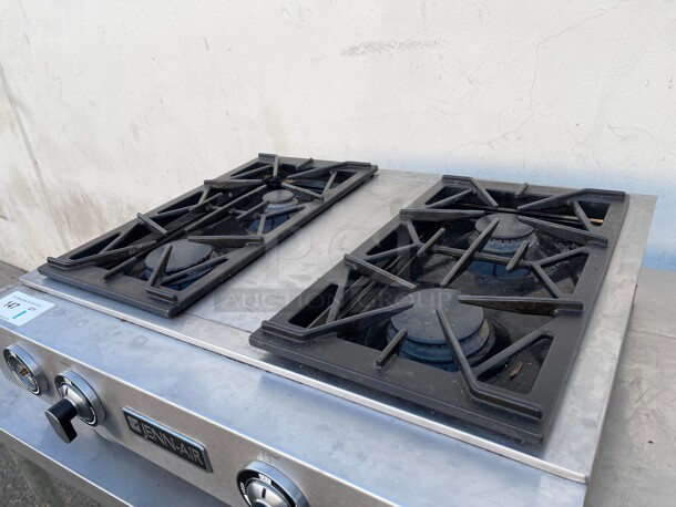 Clean! Jenn-air Pro-Style Series
30 inch Pro-Style Gas Rangetop with 4 Sealed Burners and Flame-Sensing Reignition Natural Gas Tested and Working! - Image 3 of 10
