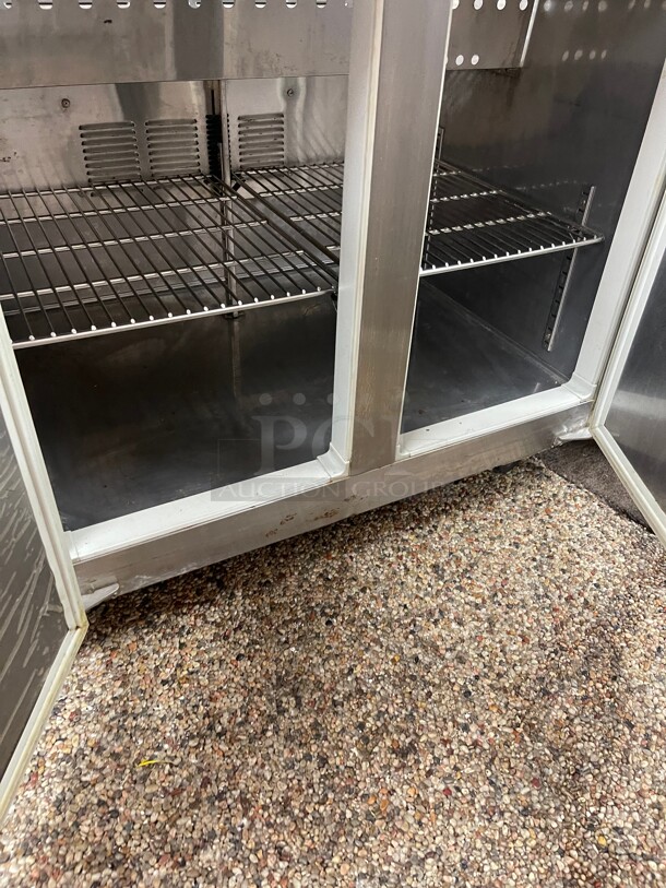 Everest Refrigeration EPR2 47.5 Inch Two Section Side Mount Sandwich Prep Table 9 Cubic Feet 115 Volt NSF  - Image 7 of 9