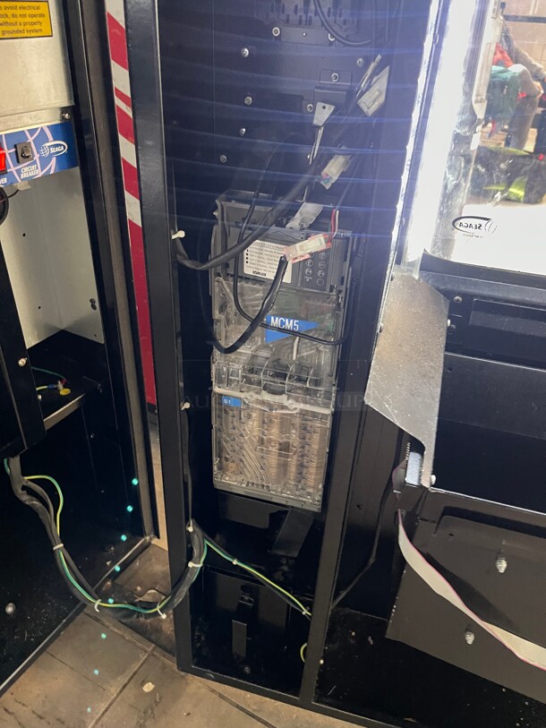 Working! Seaga Infinity INF5S Commercial Snack Vending Machine Made In The USA  Cash Or CC NSF 115 Volt Tested and Working! Currently In Use!  - Image 4 of 7