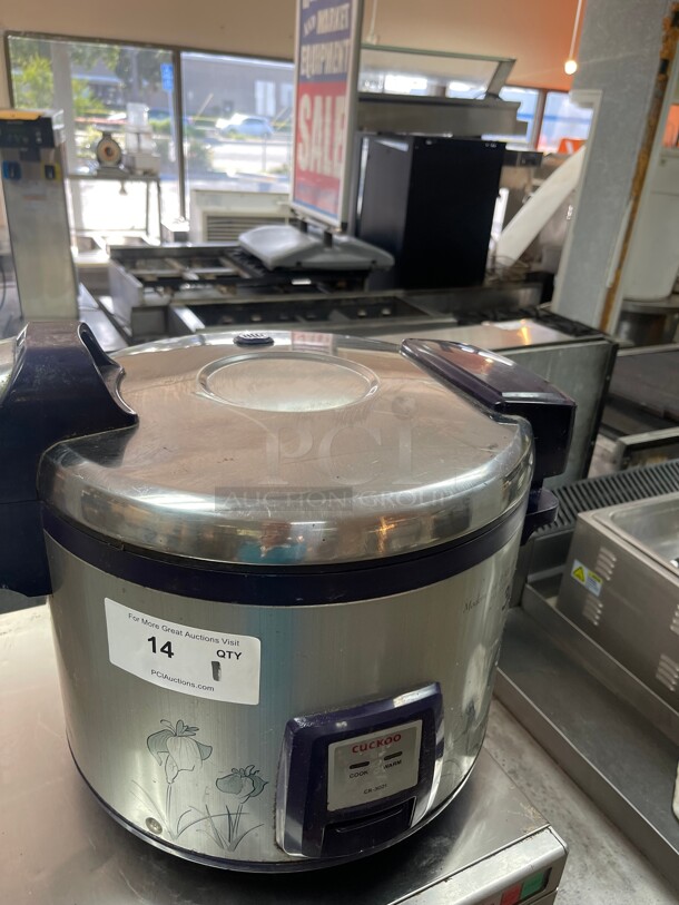 Working! CUCKOO CR-3032 30-Cup (Uncooked) Commercial Rice Cooker & Warmer | Automatic Warm Mode, Nonstick Inner Pot, Detachable Inner Lid | Stainless Steel 120 Volt NSF  - Image 2 of 8