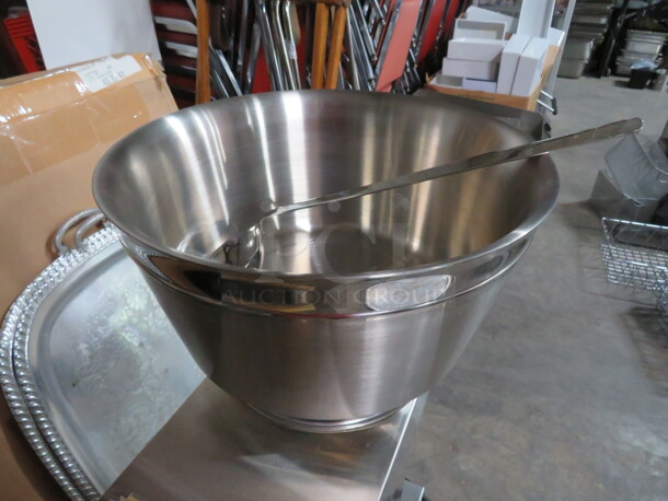 One Stainless Steel Tub With SS Ice Scoop.