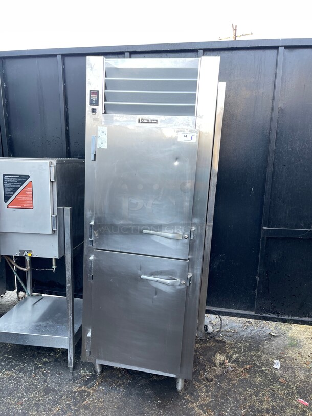 Clean! Traulsen G14310 Solid Door 1 Section Hot Food Holding Cabinet with Right Hinged Door NSF 1120/220 Volt 1 Phase Tested and Working!