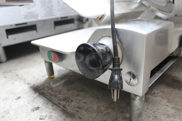 Avantco AMS0013 Stainless Steel Commercial Countertop Meat Slicer w/ Blade Sharpener. 120 Volts, 1 Phase. Tested and Working! - Image 4 of 8