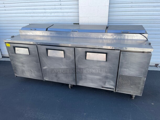 Working! True TPP-93 Commercial 93 inch Pizza Prep Table With Three Refrigerated Doors NSF 115 Volt Tested and Working! - Image 2 of 8