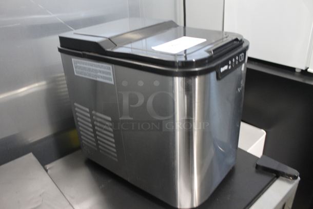 BRAND NEW SCRATCH AND DENT! Danby DIM2500SSDB Stainless Steel Commercial Countertop 25 Pound Ice Machine. 115 Volts, 1 Phase. Tested and Working! - Image 3 of 9