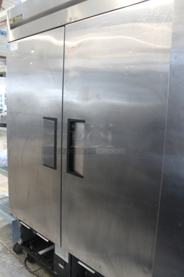 2014 True T-49F ENERGY STAR Stainless Steel Commercial Two Door Reach In Freezer w/ Poly Coated Racks on Commercial Casters. 115 Volts, 1 Phase. Tested and Working! - Image 5 of 9
