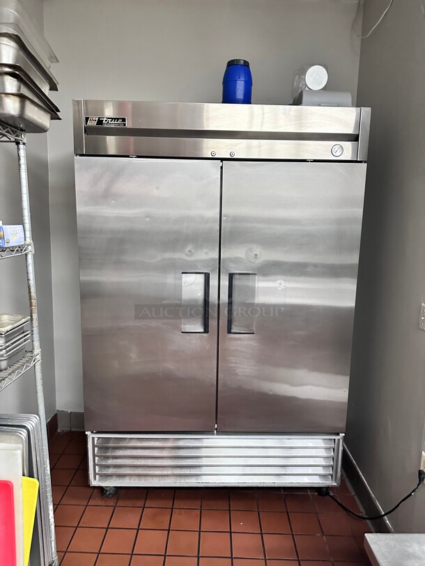 Working! True T-49 54 inch Two Section Reach In Commercial Refrigerator, (2) Left/Right Hinge Solid Doors, 115v NSF Tested and Working! - Image 1 of 9