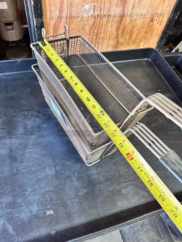 Pitco P6072184 Fryer Basket w/ Coated Handle & Front Hook, 13 x 7 x 6 NSF - Image 2 of 4