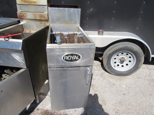One Royal Natural Gas Deep Fryer With 2 Baskets. Model# RFT-50. 15.5X30.5X46