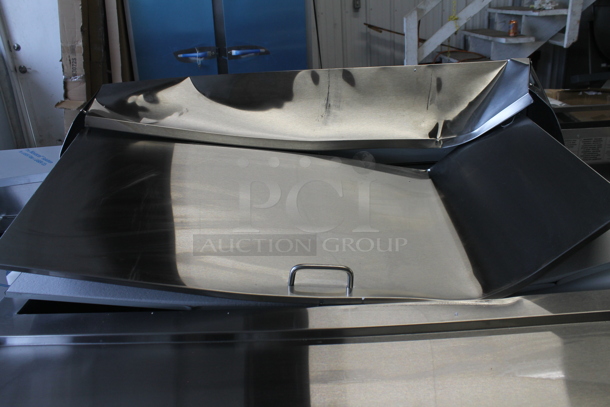 BRAND NEW SCRATCH AND DENT! 2023 Avantco 178APT48MHC Stainless Steel Commercial Sandwich Salad Prep Table Bain Marie Mega Top on Commercial Casters. 115 Volts, 1 Phase. Tested and Working! - Image 2 of 6
