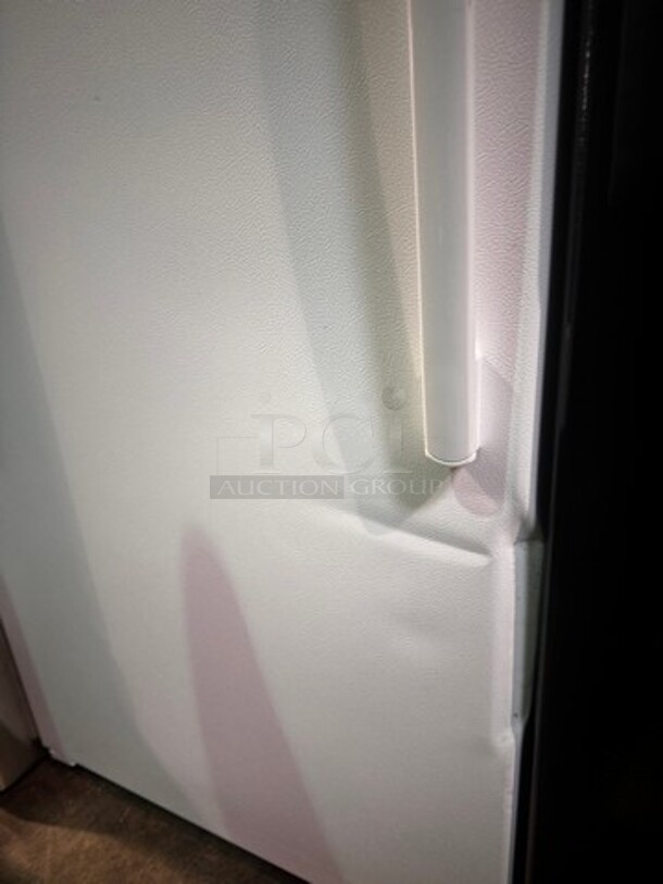 GE 30" Top/Bottom White Refrigerator. (Small Dent) , like new! 63" H x 30" W x 27" D - Image 8 of 8