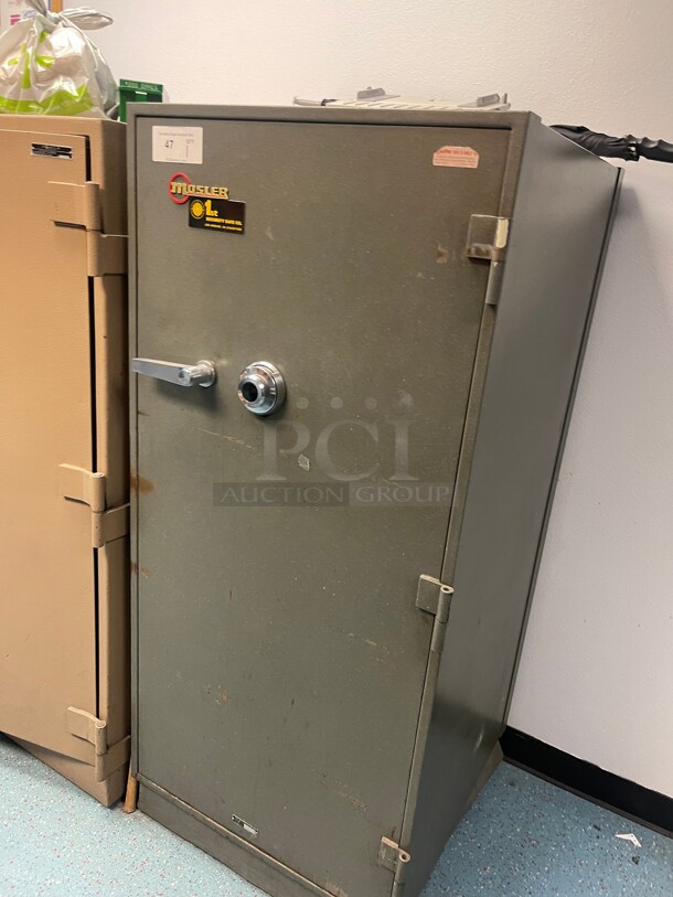 Nice! Mosler Safe Commercial Fire Resistance Safe Class 350 With Relocking Device 1 Hour Fire Safe With Open Combination NSF 25x25x58 - Image 3 of 8