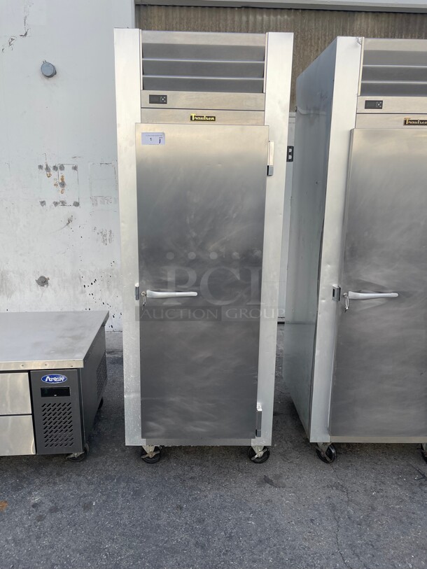 2020! Traulsen G12010 30 inch One Section Reach In Commercial Freezer, (1) Solid Door, 115v Tested and Working! 30x34x83 - Image 3 of 10