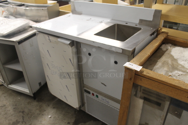 BRAND NEW SCRATCH AND DENT! Stainless Steel Commercial Single Door Work Top Cooler w/ Sink Basin, Back Splash and Door. Bay 11x15x11. Tested and Working! - Image 3 of 6