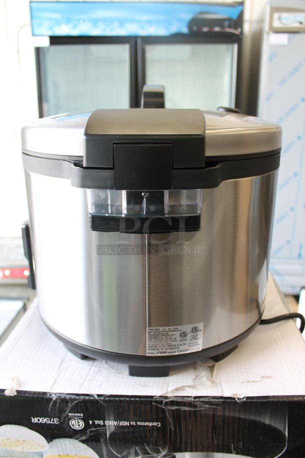 BRAND NEW SCRATCH AND DENT! Proctor Silex 37560R Stainless Steel Commercial Countertop Rice Cooker. 120 Volts, 1 Phase. Tested and Working! - Image 3 of 6