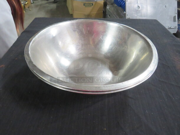 10.5 Inch Stainless Steel Bowl. 2XBID